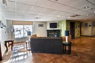 Jacksonville NC Sleep Inn and Suites - Lounge in our lobby at Sleep Inn Jacksonville NC